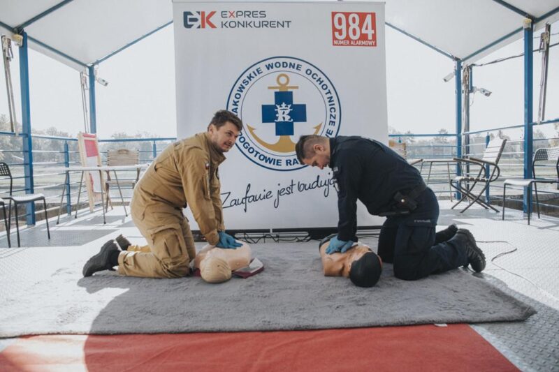 Ciśnij klatę! - Europejski dzień przywracania czynności akcji serca z krakowskimi policjantami i akcja ratunkowa na jedn
