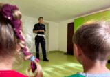 Bezpieczeństwo na drodze – noś odblaski, sprawdzaj światła! Działania policjantów krakowskiego ruchu drogowego
