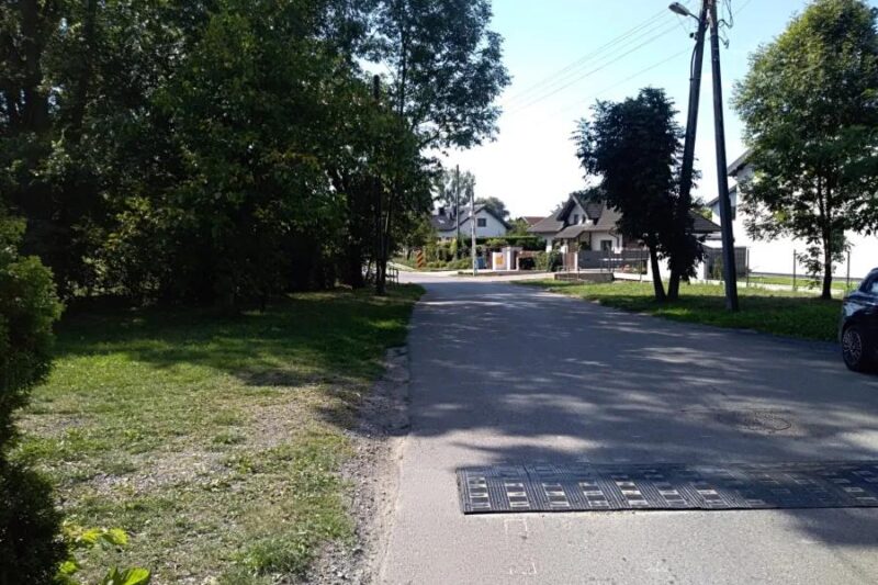 Nowy chodnik na ul. Karola Darwina. Miasto przygotowuje projekt